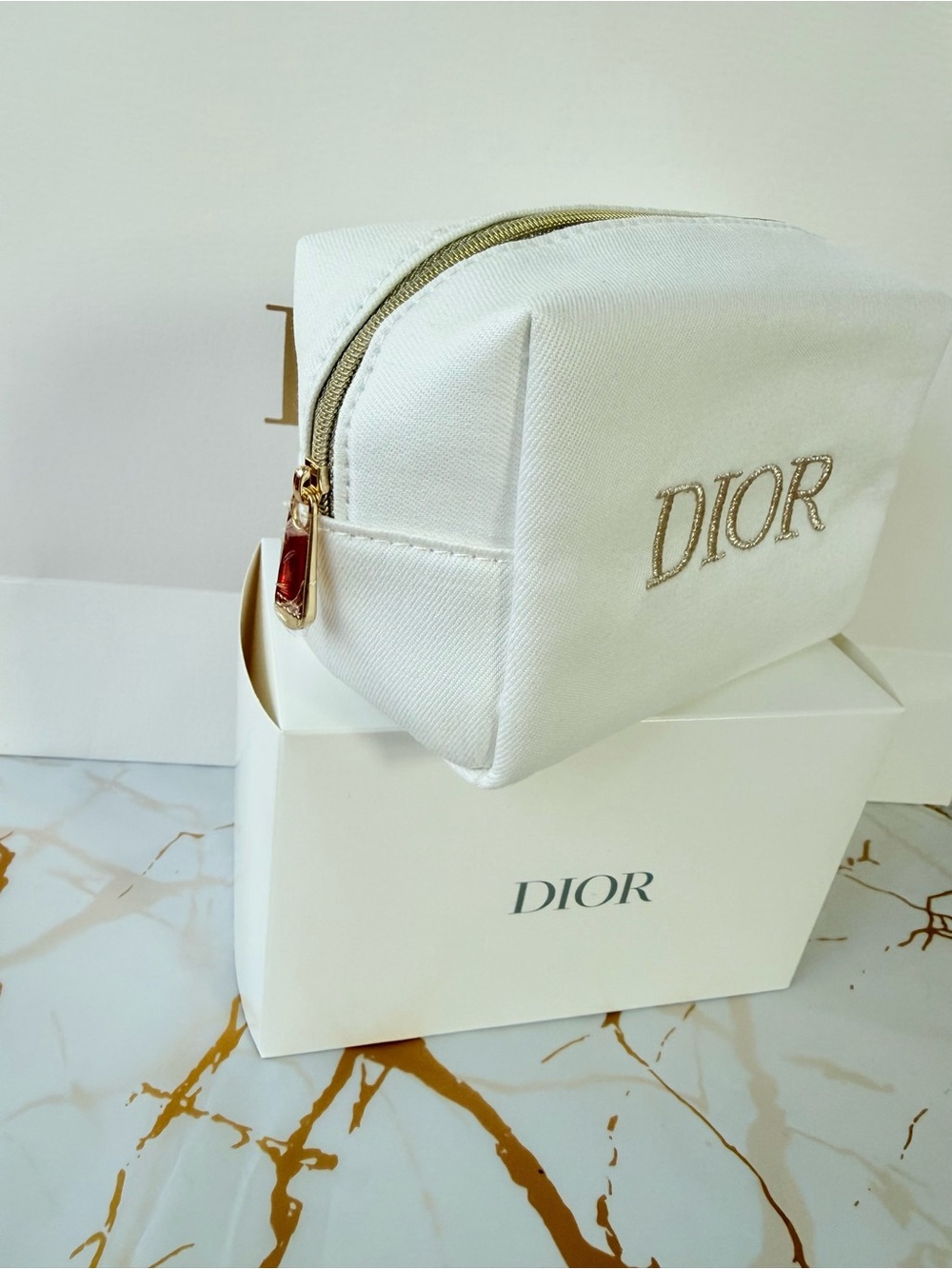 Dior Makeup Pouch White Cosmetic Fabric Pouch with Gold Logo New in Box - Picture 2 of 4